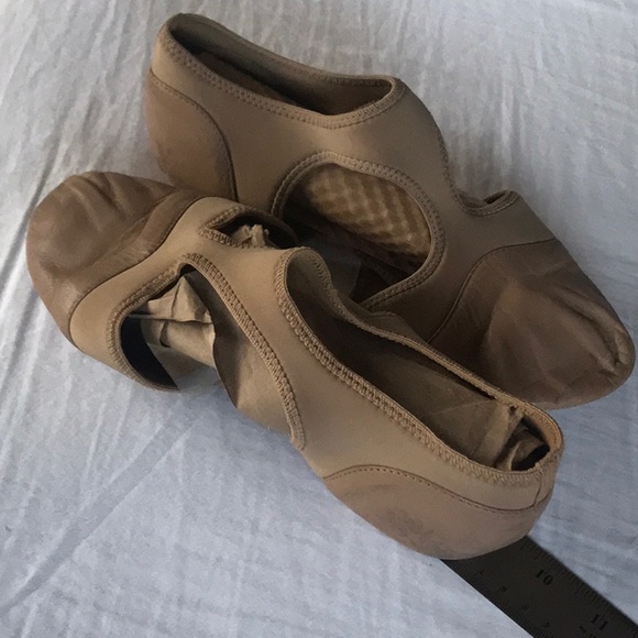 Capezio Shoes Capezio Pedini Femme 85m Tan Dance Shoes 9m Black